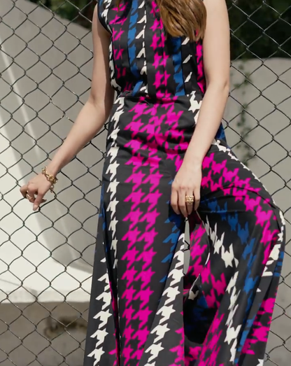 Vivid Houndstooth Sleeveless Maxi Dress – Effortless Statement Elegance