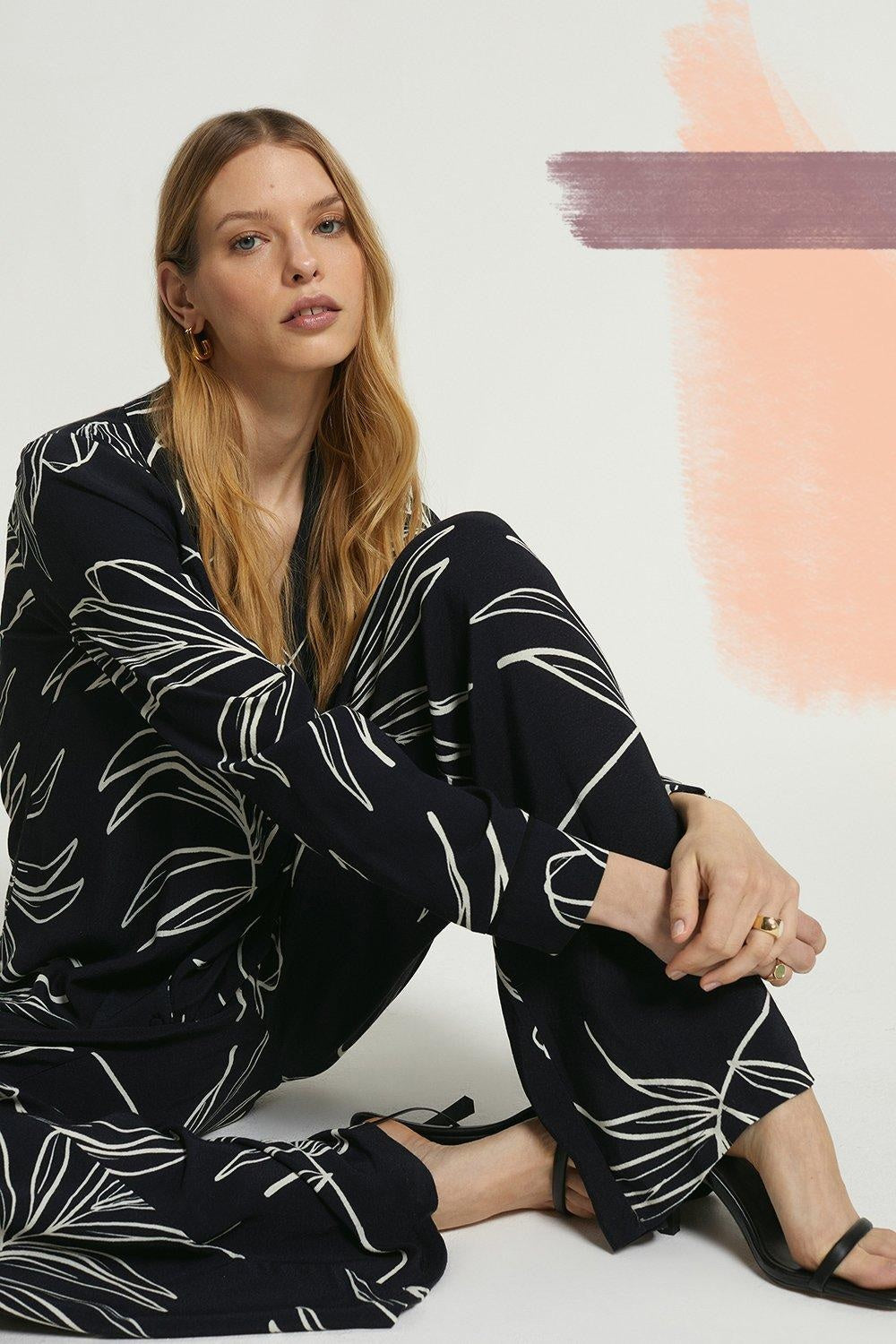 Tropical Leaf Print Co-ord Set – Elegant Resort Style in Black & White